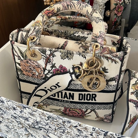 Dior Lady D-lite bag. Excellent condition. Comes with box - Picture 1 of 9